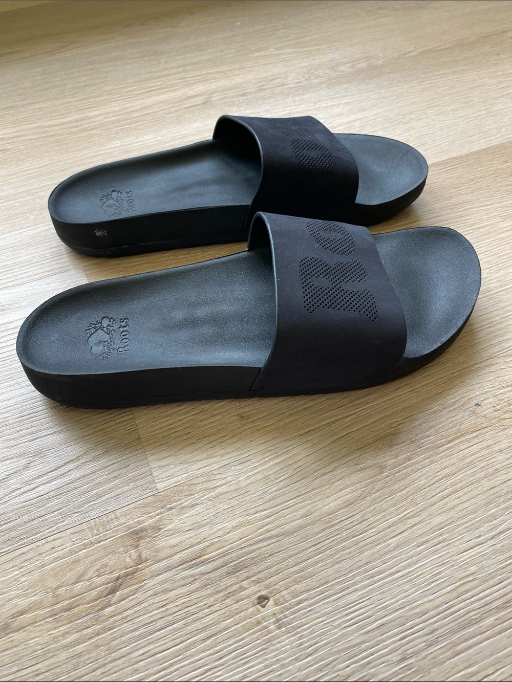 Roots Black Logo Slide Sandals Comfort Pool Slides Women’s Size 10 EU 40 - Picture 5 of 7